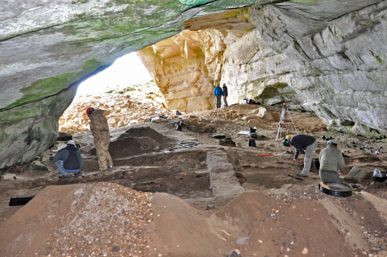 Coversea Cave 2:sta löydettiin vuoden 2014 kaivauksissa myös rautakautisen metallintyöstön jälkiä. Kuva: Society of Antiquaries of Scotland.